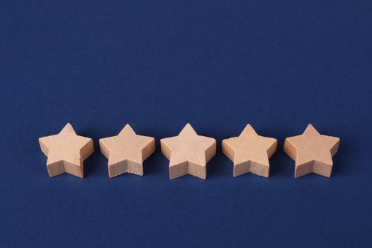 Cinco estrelas de avaliação e satisfação
