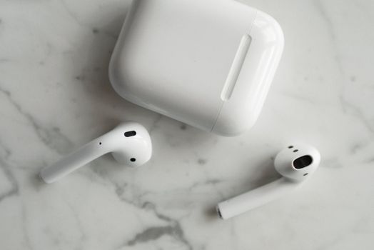 Fones de ouvido Bluetooth modernos